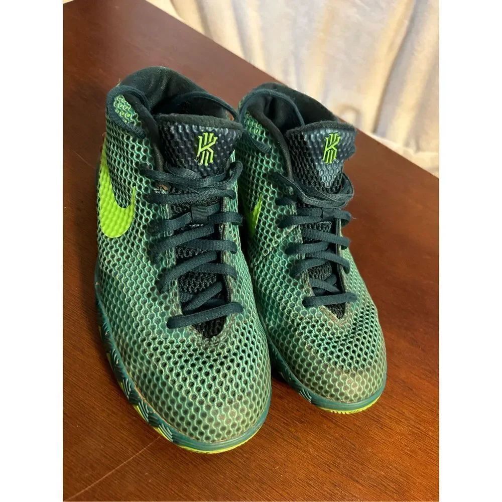 Nike Kyrie Irving 1 Australian Celtics gold green size 6.5 youth